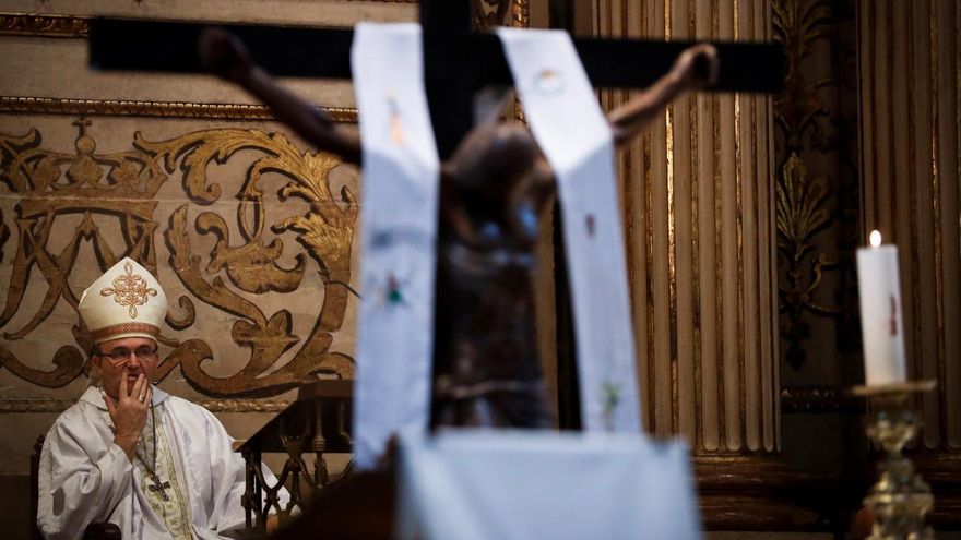 El obispo Munilla compara a Trump con "la niña del exorcista" por su reacción a las críticas del papa a sus políticas anti inmigración