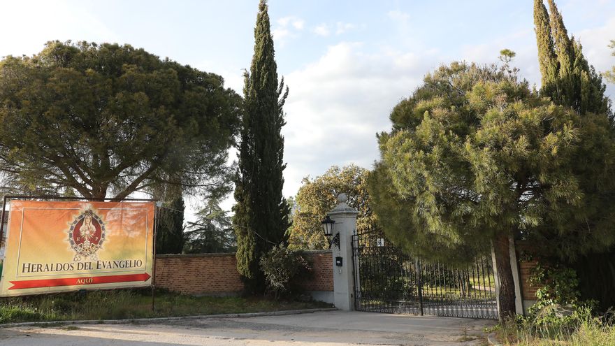 Entrada de la finca donde se pretende construir un complejo religioso de 12.000 m2