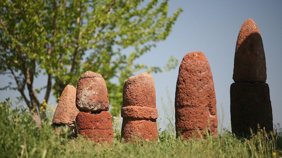 Las piedras de dragón de Armenia revelan un culto ancestral al agua que movilizó a comunidades enteras hacia las cumbres
