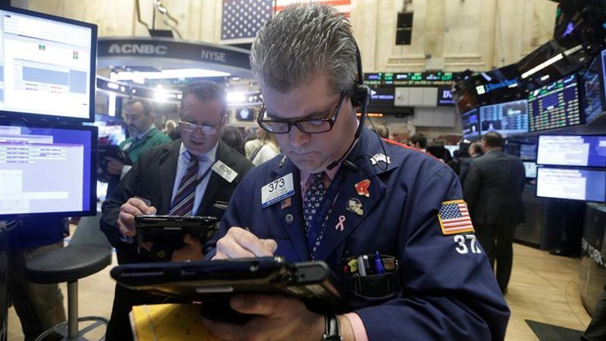 Wall Street abre a la baja y el Dow Jones pierde 0,26 %