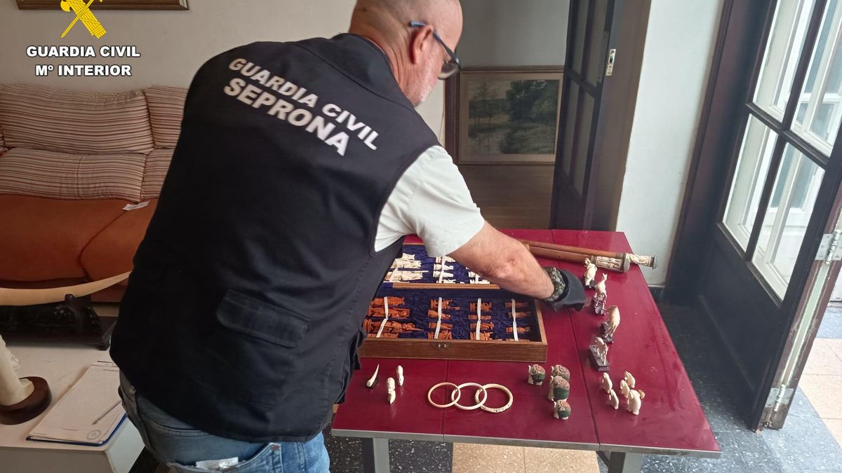 Objetos de marfil incautados por la Guardia Civil.