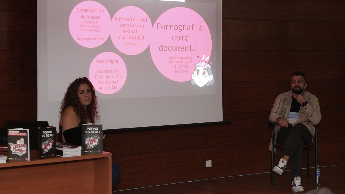 Idaira Alemán y Daniel Rodríguez en el taller de Por no Hablar en las jornadas de Mujeres conectadas de Canarias Ahora.