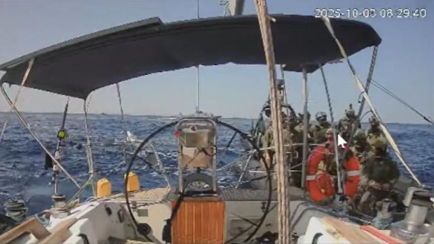 Momento en el que los soldados de Israel interceptan el Marinette.