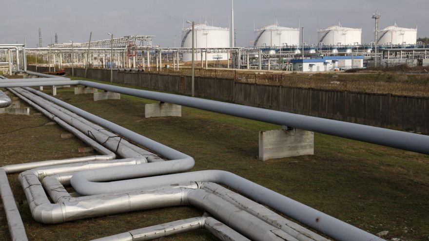 Vista general de la "Refinería de Petróleo Mozyr", a unos 300 kilómetros de Minsk (Bielorrusia). EFE/TATYANA ZENKOVICH