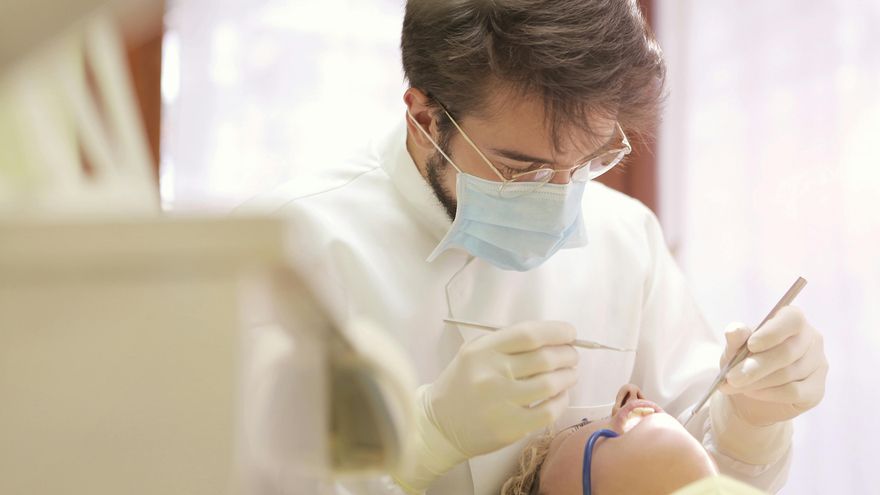 Cuando los dentistas no solo cuidaban dientes y también diseñaban máquinas de ejecución y golosinas