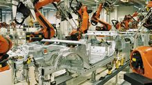 Fábrica de automóviles de robots.