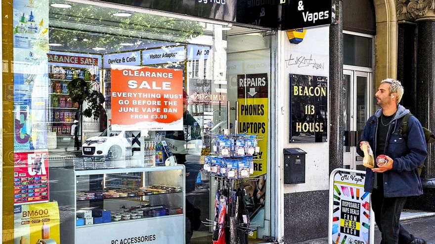 Entra en vigor en el Reino Unido la prohibición de venta de vapeadores desechables