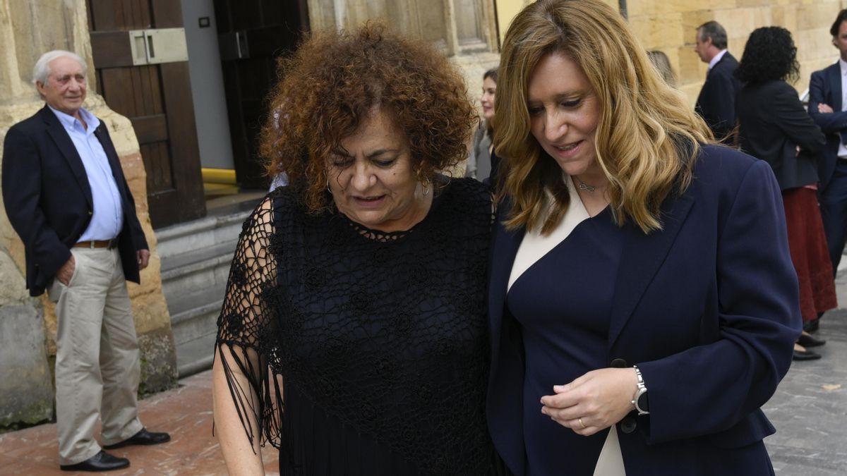 Marta del Arco, a la izquierda, junto a Nerea Monroy, ayer, en Oviedo/Uviéu.