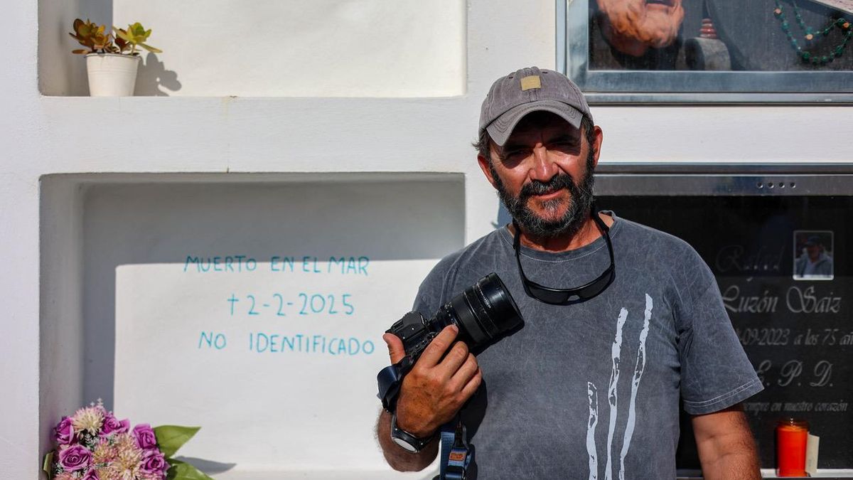 Javi Parejo lleva varios años documentando el drama social de la migración en su propia isla, Formentera.