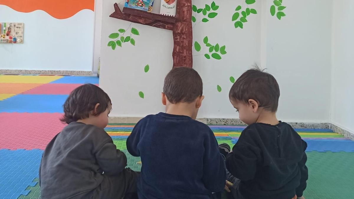 Imagen de archivo de niños en un colegio.