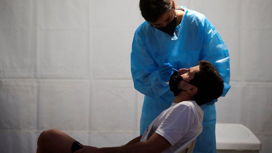 ¿Por qué se está expandiendo en Reino Unido la variante detectada en India?