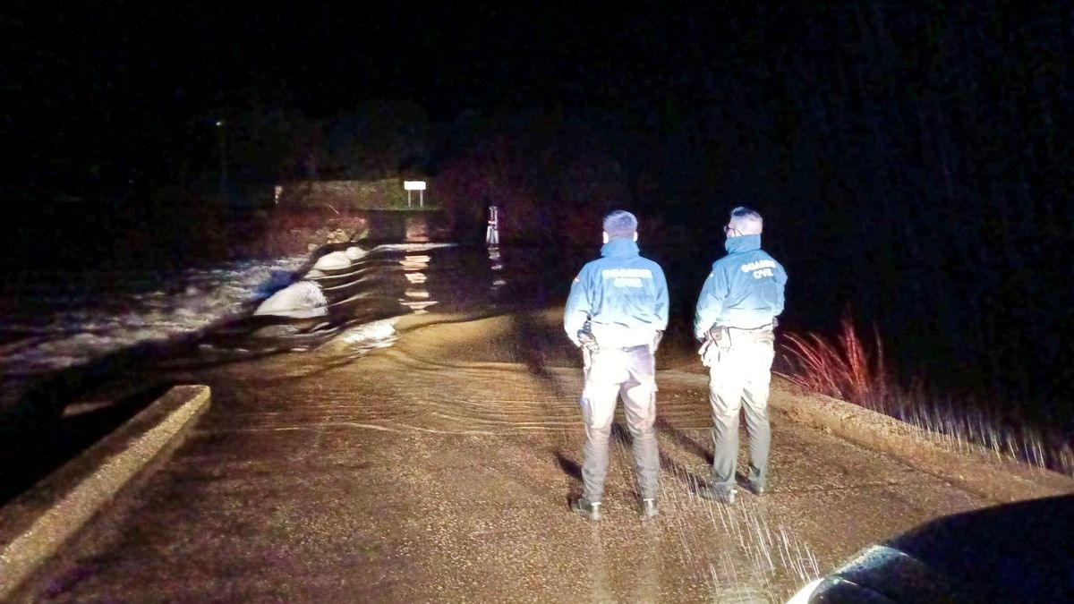 La nieve obliga a cortar el Puerto de Honduras y la circulación para camiones entre Plasencia y Zamora