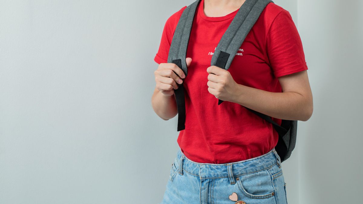 Los tirantes ayudan a aliviar la presión de la espalda, mejoran la comodidad de uso y favorecen una postura correcta.