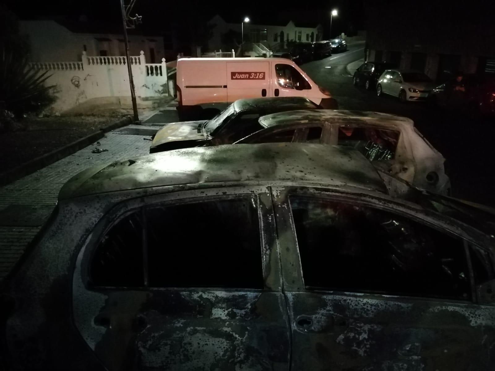 Coches calcinados en Arguineguín
