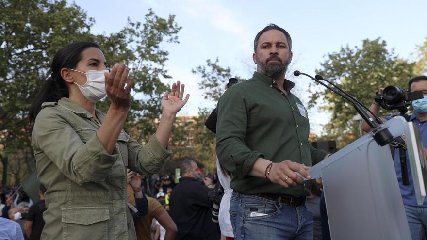 Un tuitero será juzgado por delito de odio por escribir "Monasterio y Abascal colgados del Puente de Vallecas"