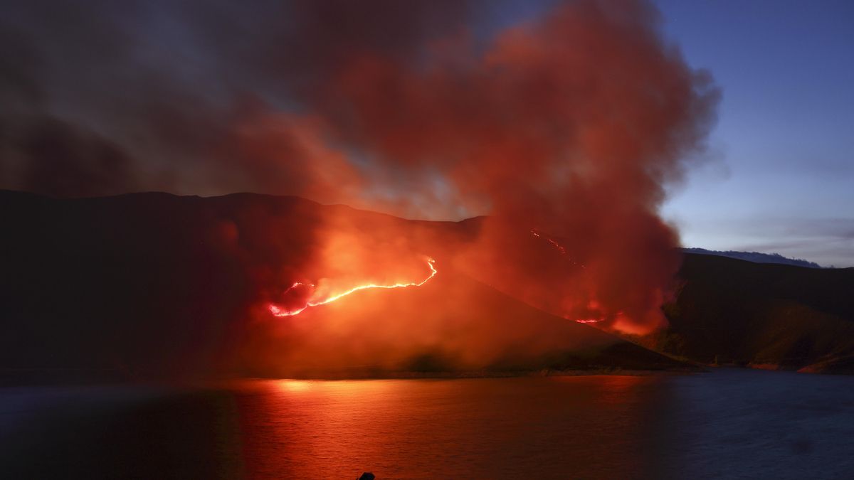 Incendio de Chandrexa de Queixa en un frente en Vilariño de Conso.