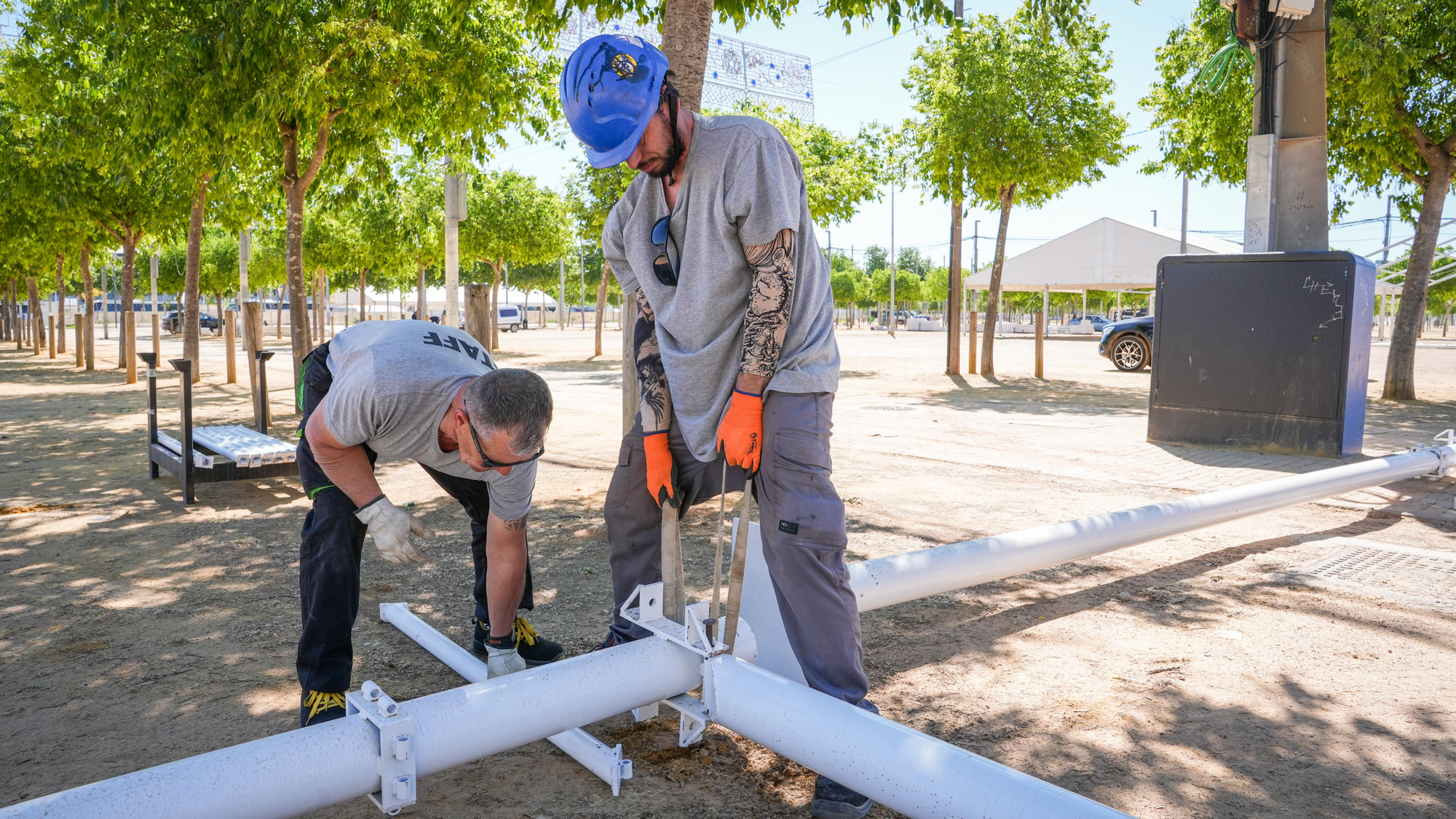 Montaje de toldos de la feria de Córdoba