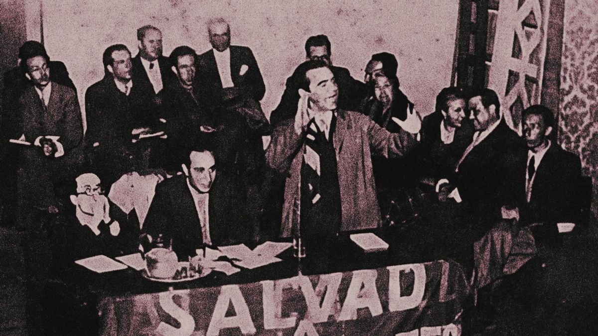 Federico García Lorca, emitiendo un discurso en una imagen incluida en el documental