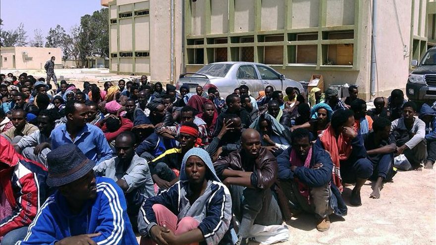 Los ministros de la UE intentan hoy dar un primer paso para la misión contra las mafias migratorias