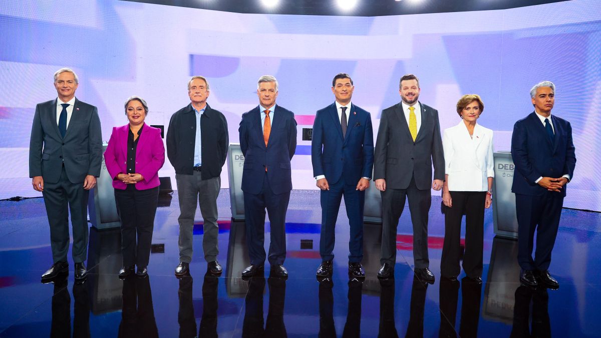 Machismo, Pinochet y un ejército de trolas se cruzan en el primer debate presidencial en Chile