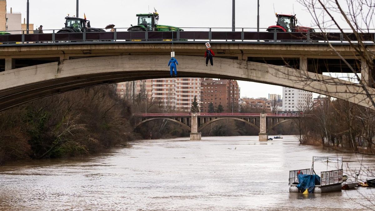 Confunden con un cadáver un pelele de paja flotando en el Pisuerga en Valladolid y llaman al 112