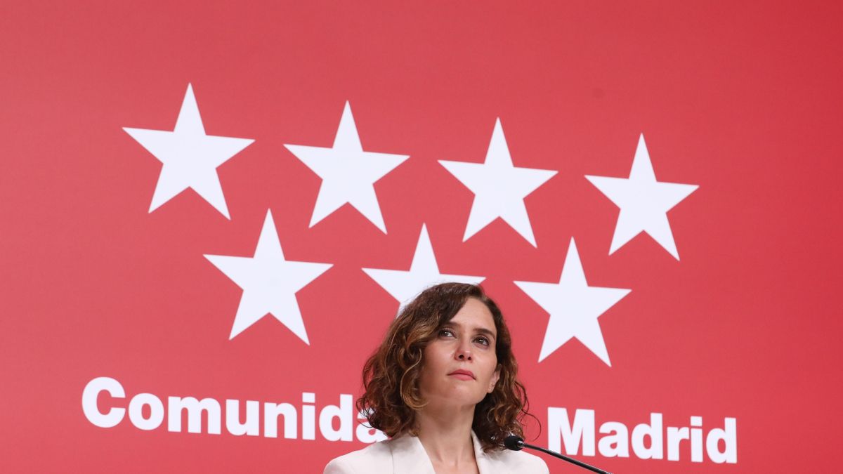 Archivo - La presidenta de la Comunidad de Madrid, Isabel Díaz Ayuso, interviene tras la firma del convenio de transporte con el presidente de la Junta de Castilla La-Mancha, en la Real Casa de Correos, a 11 de julio de 2022, en Madrid (España). Se trata