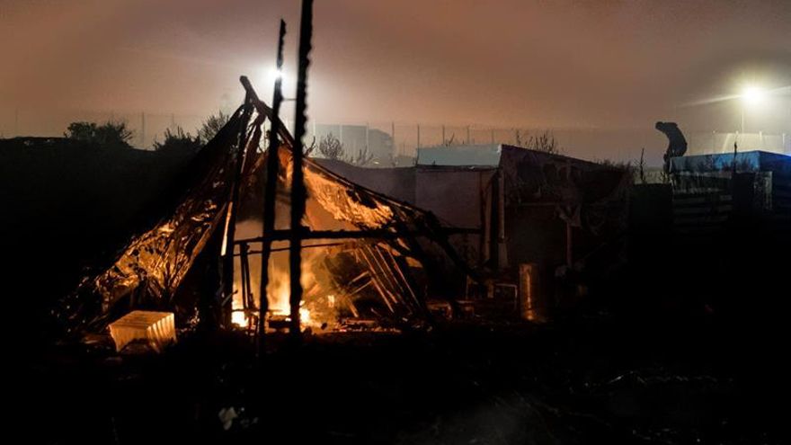 Un inmigrante resulta herido en un incendio en la "jungla" de Calais