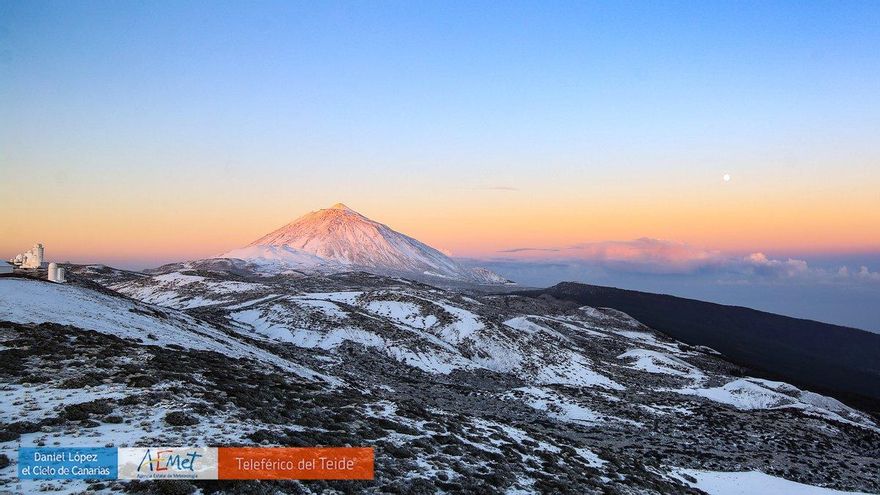 El Teide luce su manto blanco tras una nevada la pasada madrugada