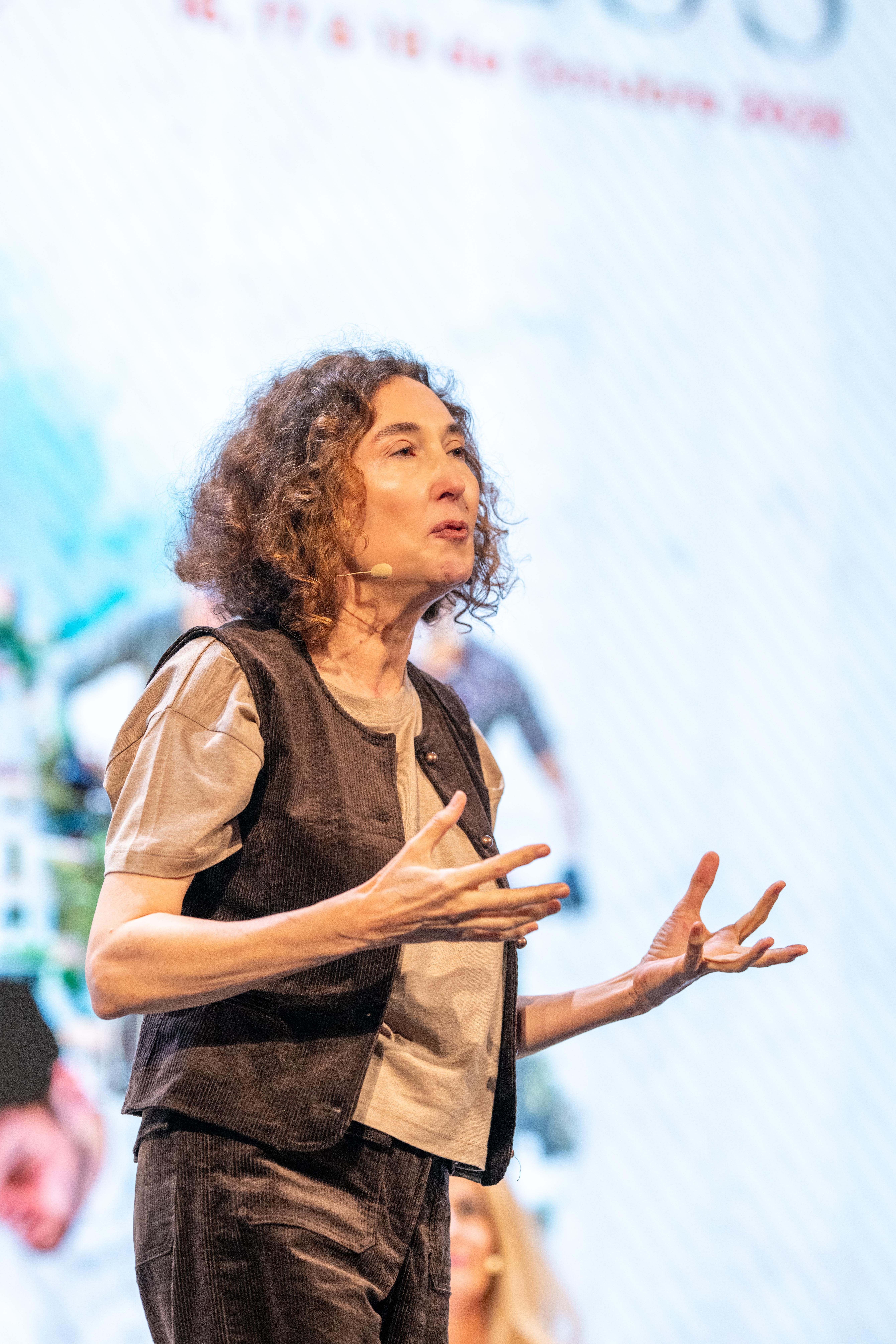 La divulgadora científica y escritora publicó en 2025 su último libro 'Alas para volar' sobre inteligencia emocional.