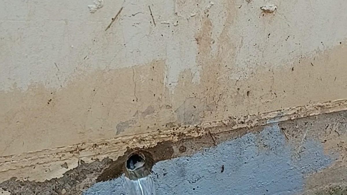 La piscina de Torrero reabre entre críticas por una reparación "insuficiente": "Estas filtraciones son estructurales"