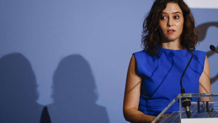 La presidenta de la Comunidad de Madrid, Isabel Díaz Ayuso, participa en un encuentro informativo este lunes. EFE/ Sergio Pérez