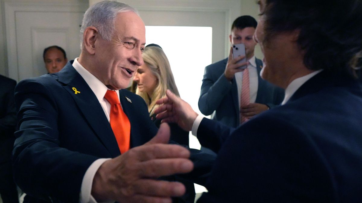 El primer ministro de Israel, Benjamín Netanyahu, saluda al presidente de Argentina, Javier Milei, en la Asamblea General de la ONU en Nueva York.