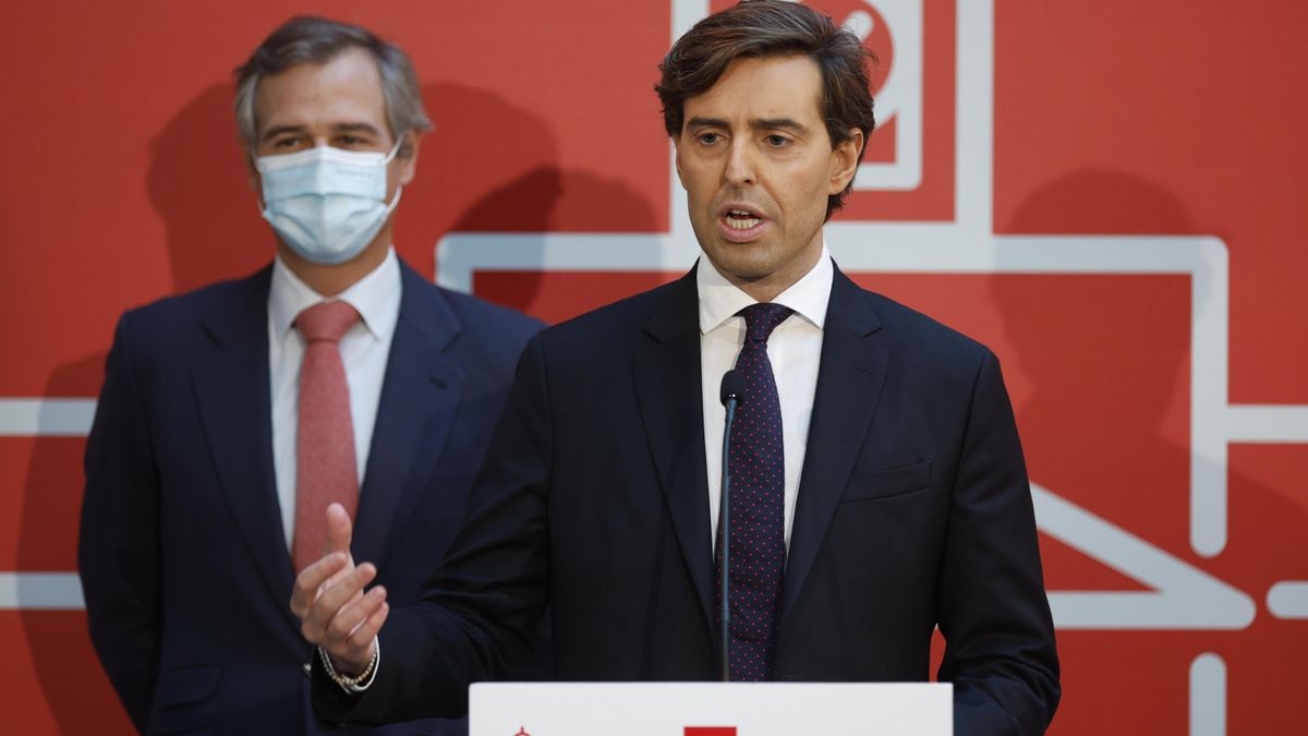El vicesecretario de Comunicación del Partido Popular, Pablo Montesinos, interviene en los actos conmemorativos del 43º aniversario de la Constitución Española, en la Puerta del Sol, a 3 de diciembre de 2021, en Madrid (España).