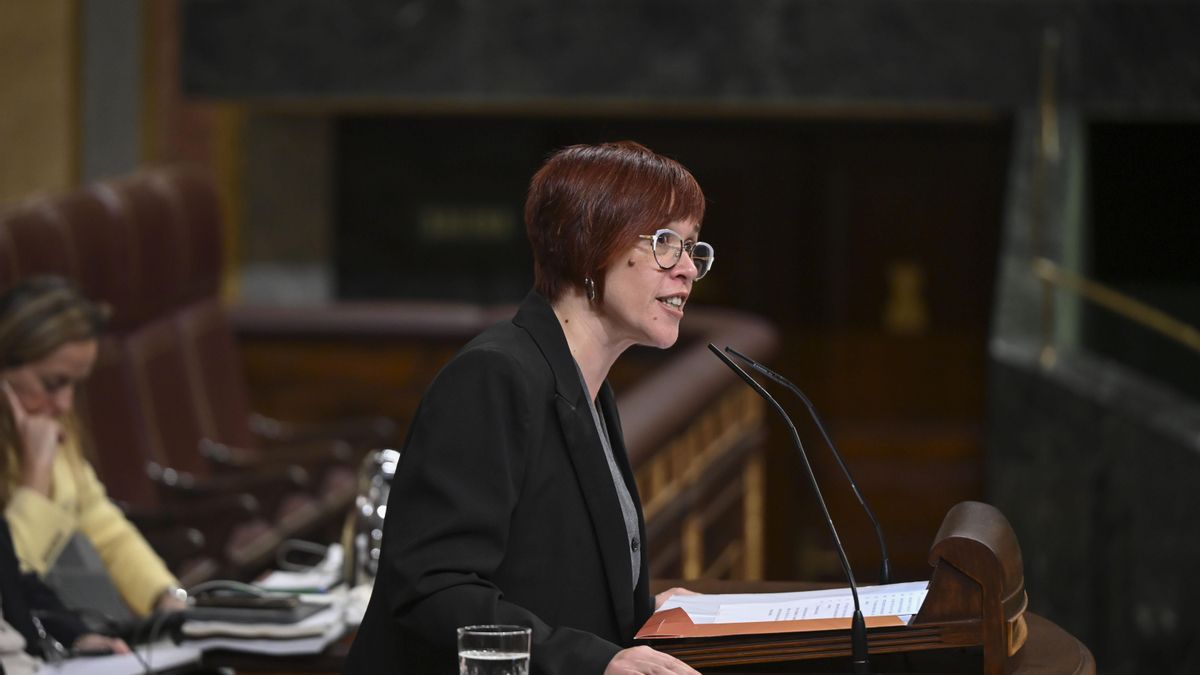 La diputada Àgueda Micó en el pleno del Congreso. EFE/ Fernando Villar