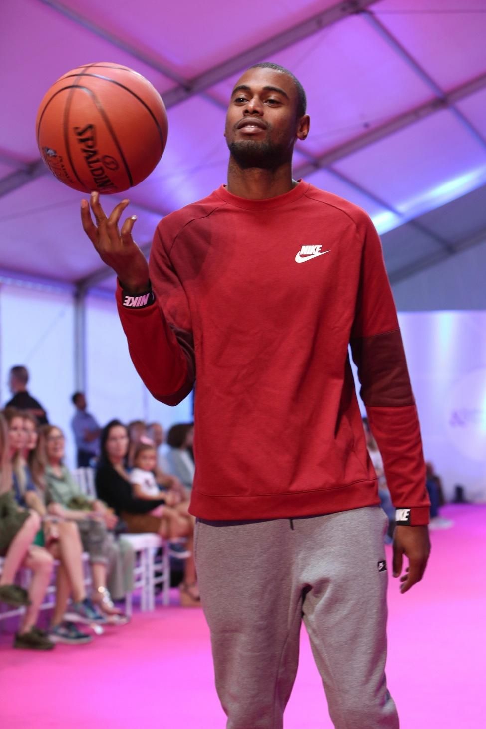 Desfile del Centro Comercial Siete Palmas. (ALEJANDRO RAMOS)