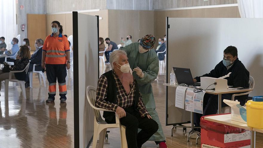 Vacunación en el Palacio de Exposiciones de Santander.