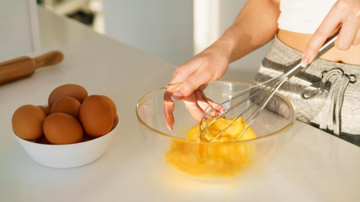 Harina, huevo batido  y pan rallado