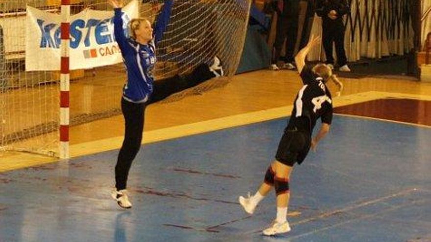 Biga detiene un contraataque.