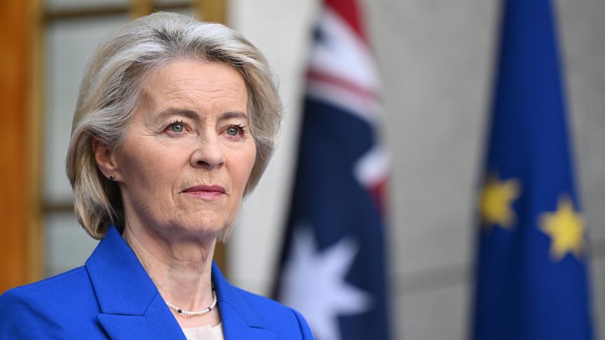 La presidenta de la Comisión Europea, Ursula von der Leyen, comparece ante los medios tras su intervención en el Parlamento de Australia.