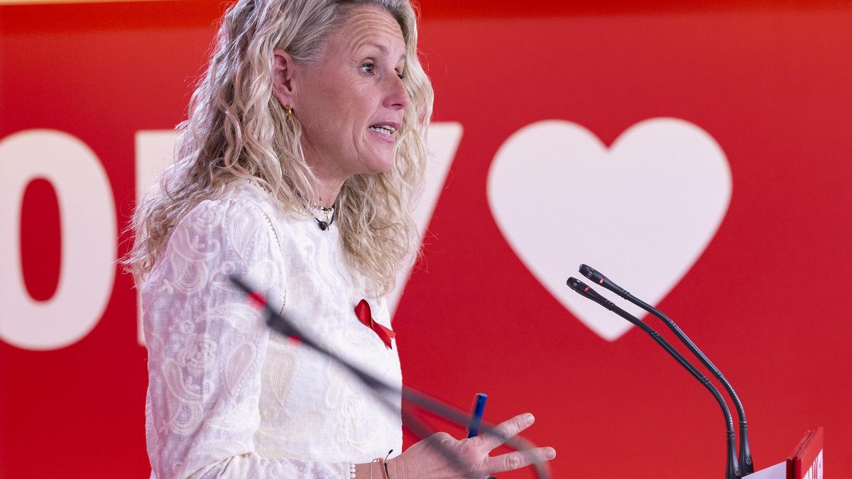 La portavoz del PSOE, Montse Mínguez, en la rueda de prensa de este lunes en Ferraz.