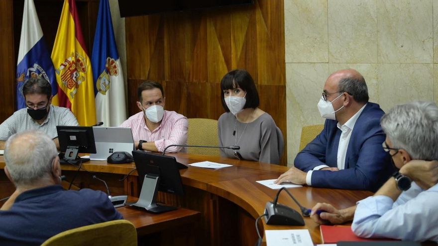La ministra Diana Morant se compromete a financiar los proyectos de investigación sobre el volcán