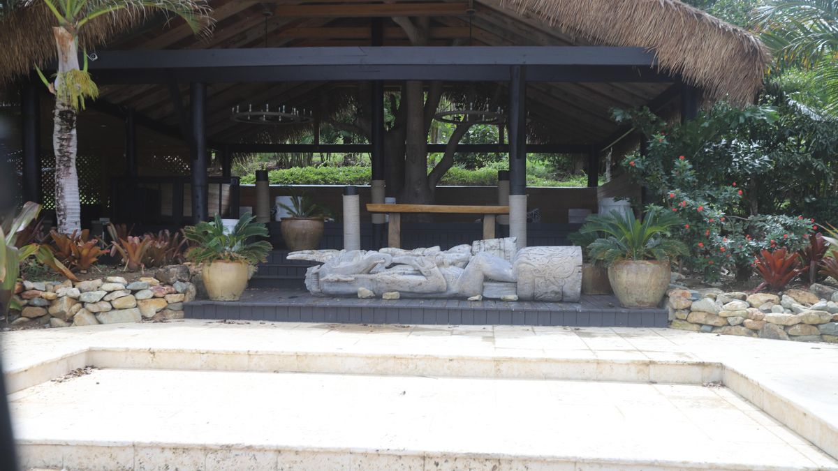 Exterior de la mansión en la isla de Jeffrey Epstein.