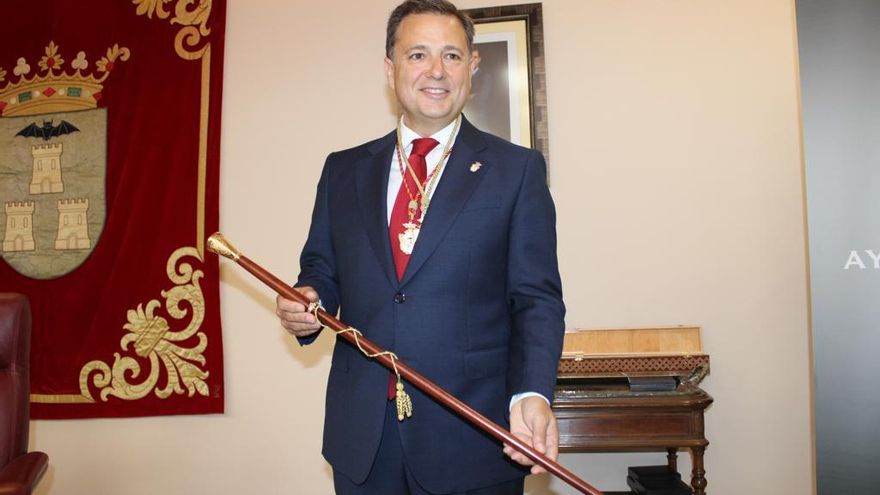 Manuel Serrano es proclamado alcalde de Albacete en minoría: "Todos tenemos que estar a la altura"