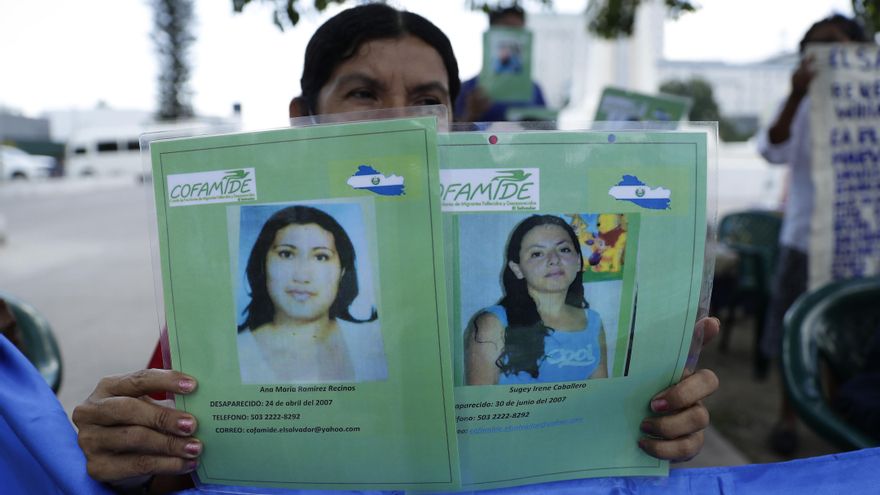 Un grupo de salvadoreños parte a México en busca de migrantes desaparecidos