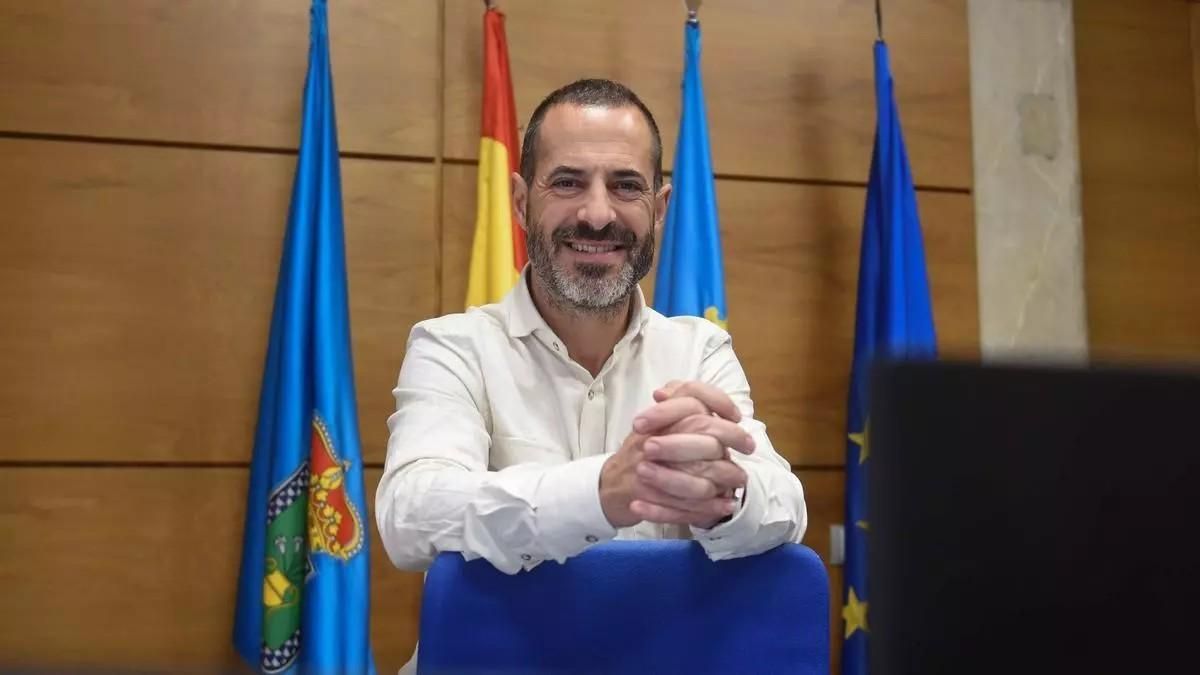 El alcalde de Siero, Ángel García "Cepi" ha pasado del número 1 al número 2 en la lista de las retribuciones municipales de los regidores asturianos.
