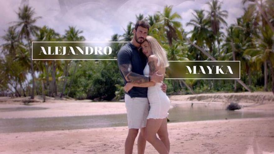 Alejandro y Mayka posan antes de entrar en 'La última tentación'