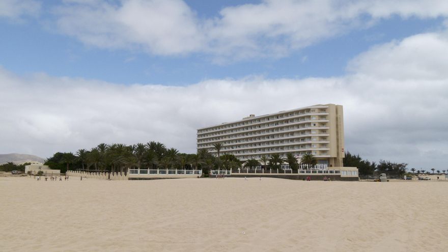 La justicia da por buena la renuncia de RIU a seguir con las obras del hotel Oliva Beach que incumplían la ley de costas