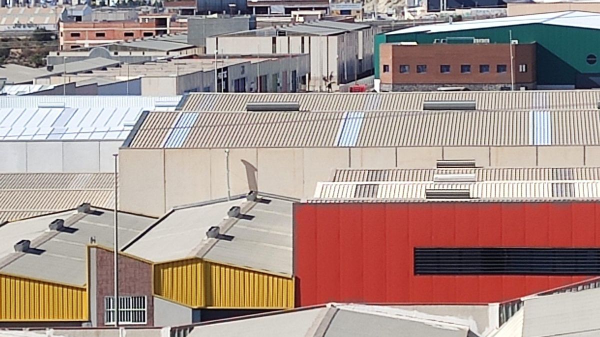 Un trabajador muere al caer desde el tejado de una empresa en el polígono industrial de Lorquí