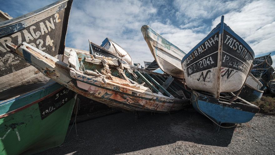 Catorce personas han muerto en una zódiac que pide socorro al sur de Canarias