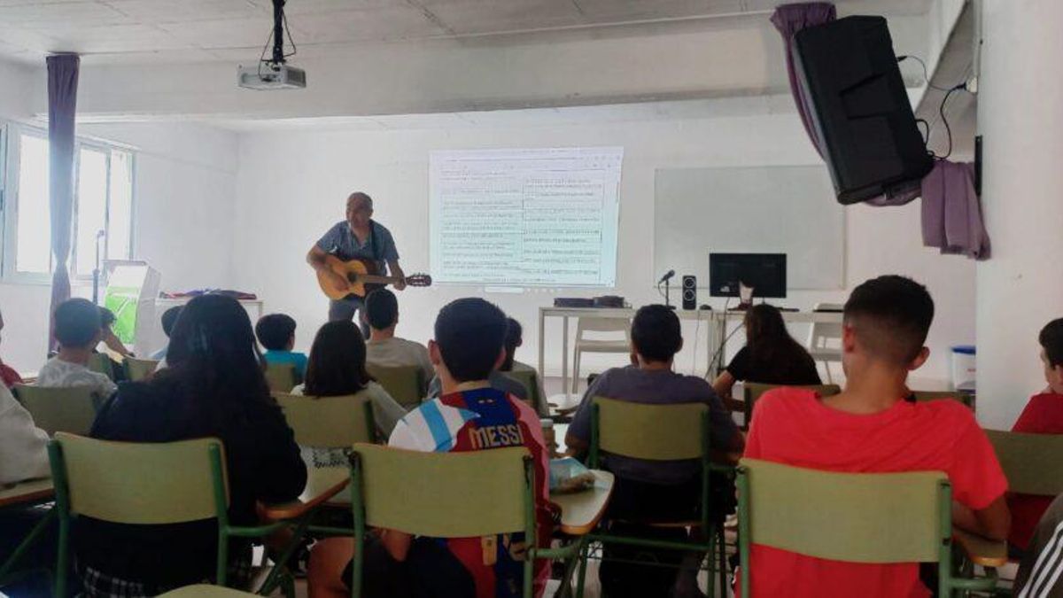 Roberto Suárez impartirá un taller sobre el canto y toque de los ranchos de ánimas en Los Divinos